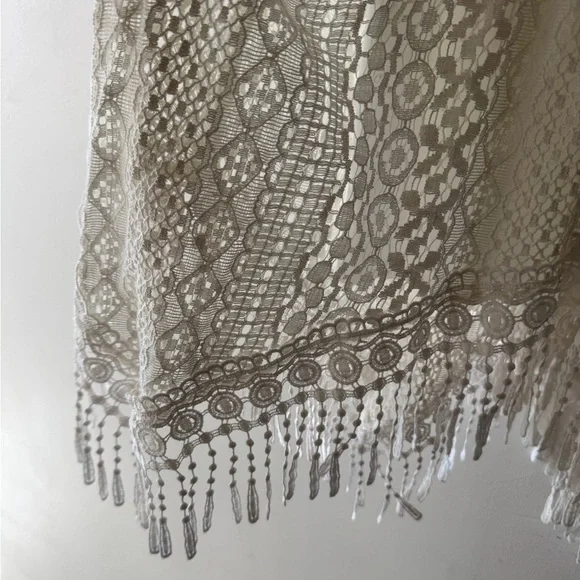 NEW!! Trixxi White Lace V Neck Midi Dress Adorable Tassel Fringe Detail - Picture 4 of 7